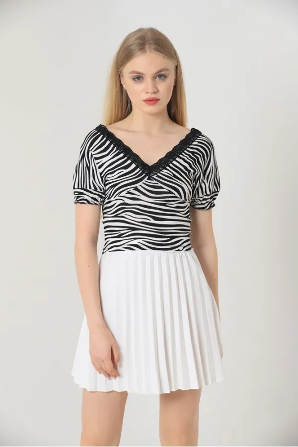 Blouse Topshow noire zébrée à col V en dentelle (vente en gros)