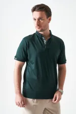 T-shirt à rayures pour homme, vert olive, col boutonné, à motifs.