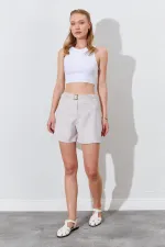 Kadın Açık Bej Beli Kendinden Kemerli Gabardin Şort
