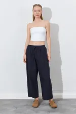 Kadın Siyah Beli Lastikli Gizli Cep Detaylı Salaş Kesim Pantolon