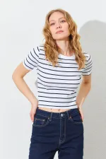 Kadın Beyaz-Siyah (25512) Bisiklet Yaka Çizgili Kısa Kollu Full Likra Ribana Tişört