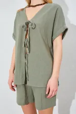 Kadın Haki Düşük Kol Bağlamalı Bluzlu Şortlu Keten Takım