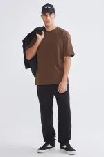 T-shirt basique en modal marron foncé à col rond pour homme