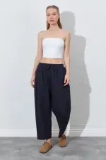 Kadın Siyah Beli Lastikli Gizli Cep Detaylı Salaş Kesim Pantolon
