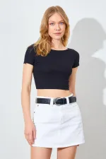 T-shirt court côtelé noir pour femme (25511) à col rond, entièrement en lycra