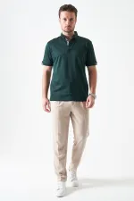 T-shirt à rayures pour homme, vert olive, col boutonné, à motifs.