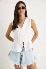 Kadın Ekru Önü Bağlamalı Kolsuz Eteği Fırfırlı Muslin Bluz