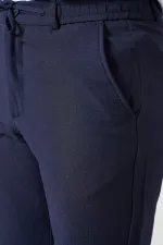 Short bleu marine pour homme, taille semi-élastiquée et finitions dorées