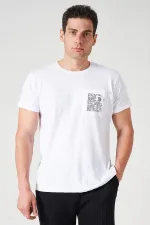 Erkek Beyaz Bisiklet Yaka Önü Parçalı Cep Baskılı Tişört