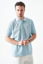 Erkek Boyalı Mavi Ayaklı Yaka Basic Ay Parçası Yırtmaçlı İki Düğmeli Tişört