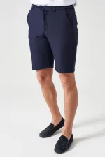 Short bleu marine pour homme, taille semi-élastiquée et finitions dorées