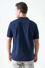 T-shirt homme bleu marine à col montant, coupe basique, fente et deux boutons