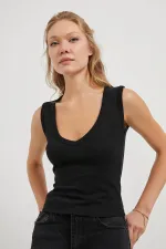 Kadın Siyah V Yaka Kolsuz Licralı Ribana Body