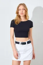 T-shirt court côtelé noir pour femme (25511) à col rond, entièrement en lycra