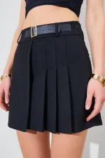 Kadın Siyah Kemerli Pileli Şort Etek