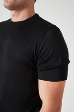 Erkek Siyah Bisiklet Yaka Etek Yırtmaçlı Triko Tişört