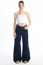 Kadın Beyaz Spagetti Askılı Gloplu Bustiyer