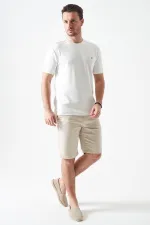 T-shirt blanc à col rond pour homme avec détail de large bande sur les épaules