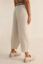 Kadın Naturel Bel Şeritli Büyük Cepli Bol Paça Pantolon