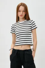 Kadın Beyaz-Siyah (25512) Bisiklet Yaka Çizgili Kısa Kollu Full Likra Ribana Tişört