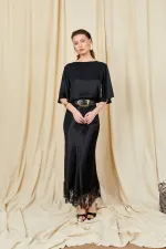 Kadın Siyah 238 Etek Ucu Dantelli Saten Uzun Etek