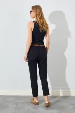 Kadın Siyah Yan Cepli Havuç Paça Deri Kemerli Gabardin Pantolon