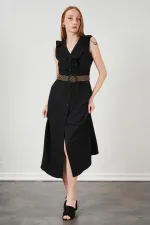 Kadın Siyah Yaka Fırfırlı Önü Düğmeli Kolsuz Poplin Kumaş Uzun Elbise