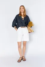 Kadın Beyaz Beli Kemerli Licralı Gabardin Midi Şort