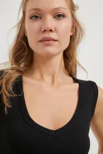 Kadın Siyah V Yaka Kolsuz Licralı Ribana Body