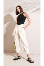 Kadın Naturel Paça Pileli Bel Cep Detaylı Balıksırtı Gabardin Pantolon
