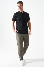 T-shirt noir pour homme, col montant, fente, deux boutons