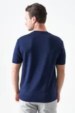 T-shirt bleu marine à col rond pour homme avec détail de large bande sur les épaules