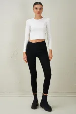 Blouse de plongée écrue à col rond pour femme avec détails d'anneaux latéraux