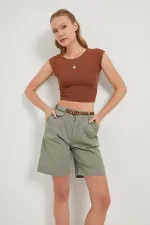 Kadın Haki Beli Kemerli Licralı Gabardin Midi Şort
