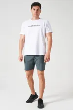 Erkek Beyaz Bisiklet Yaka Enjeksiyon Baskı Challenge Yazılı Tişört