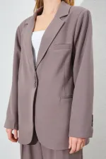 Blazer pour femme en vison à quatre boutons et poches passepoilées