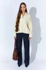 Kadın Krem Yakası Dışardan Cepli Fermuarlı Salaş Hırka