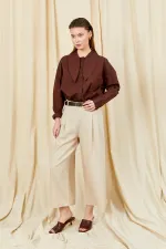 Kadın Naturel Kemer Detaylı Çift Pileli Bemuda Keten Pantolon