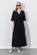 Kadın Siyah Düşük Kol Yanları Yırtmaçlı Uzun Elbise