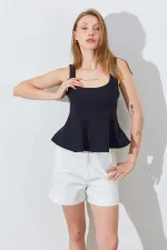Kadın Siyah Kare Yaka Kolsuz Peplum Bluz