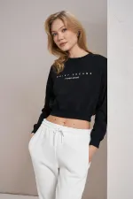 Women's Black Quiet Dreams Print Three-Thread Crop Sweatshirt