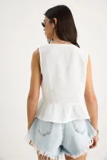 Kadın Ekru Önü Bağlamalı Kolsuz Eteği Fırfırlı Muslin Bluz