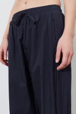 Kadın Siyah Beli Lastikli Gizli Cep Detaylı Salaş Kesim Pantolon