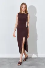 Kadın Kahve Ön Yırtmaçlı Arkası V Detaylı Askılı Elbise