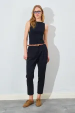 Kadın Siyah Yan Cepli Havuç Paça Deri Kemerli Gabardin Pantolon