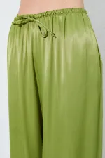 Kadın Yağ Yeşili Beli İnce Lastik Detaylı Saten Pantolon