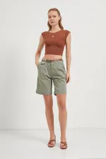 Kadın Haki Beli Kemerli Licralı Gabardin Midi Şort