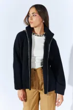 Kadın Siyah Dik Yakalı Dışardan Dkişli Fermuarlı Hırka