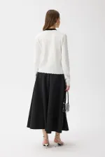 Cardigan blanc et noir pour femme avec détail foulard