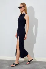 Kadın Siyah Belden Oturtmalı Uzun Yırtmaçlı Elbise